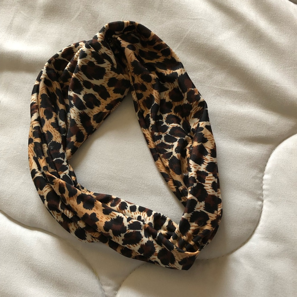 5/10: Twist Front Hair Bands